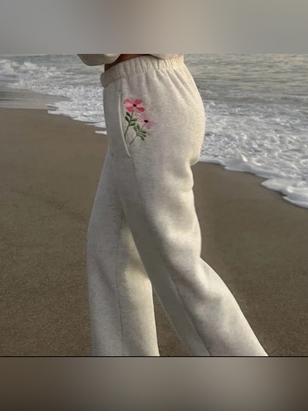Dandy Worldwide Gift Giving Sweatpants 
Heather Gray Embroidered Floral Size XS
